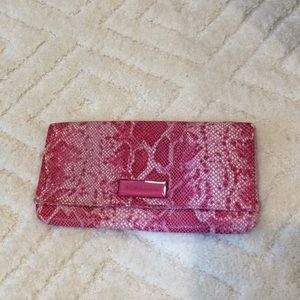 BCBG eneration Clutch